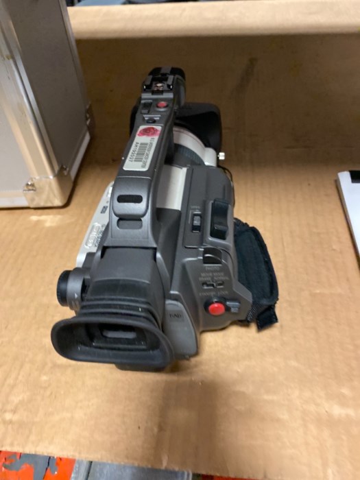 (1) Canon GL1 Video Camera for sale