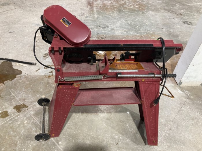 (1) Central Machinery Horizontal/ Vertical Metal Cutting Bandsaw for sale