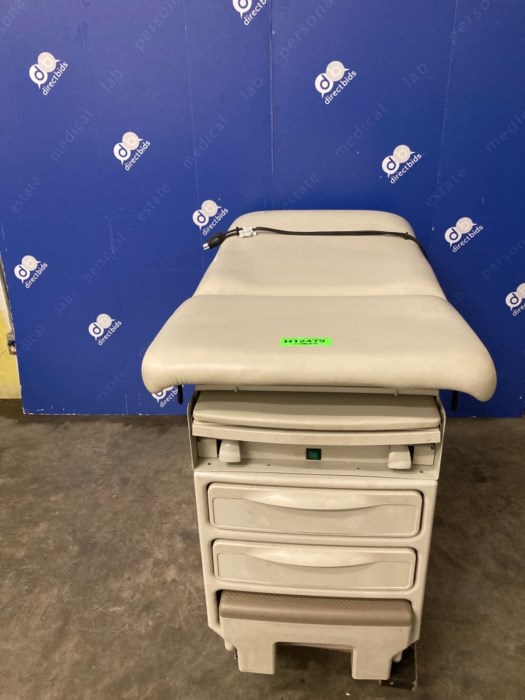 (1) Ritter by Midmark 204 Exam Table for sale
