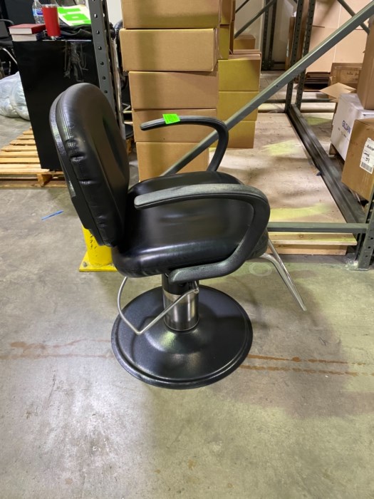 (1) Salon Hydraulic Styling Chair for sale