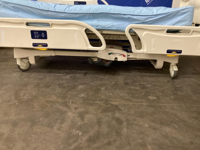 (1) Stryker Patient Bed with Lift for sale