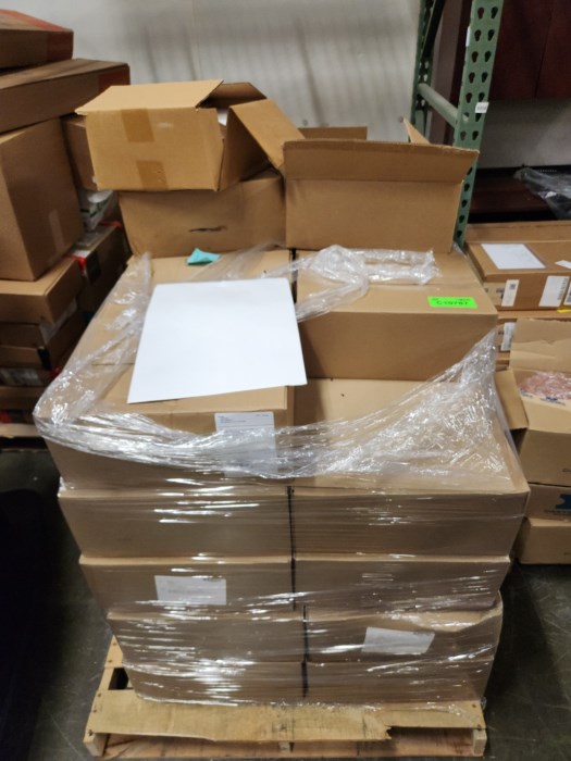 (2) Pallets of large envelopes for sale