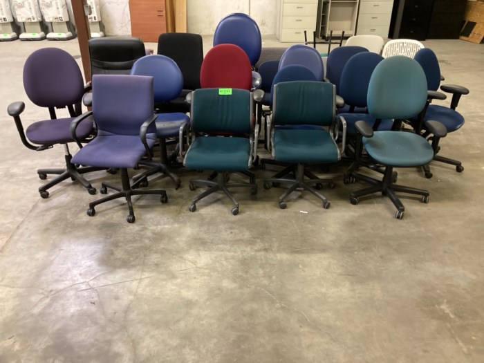 (33) Chairs for sale