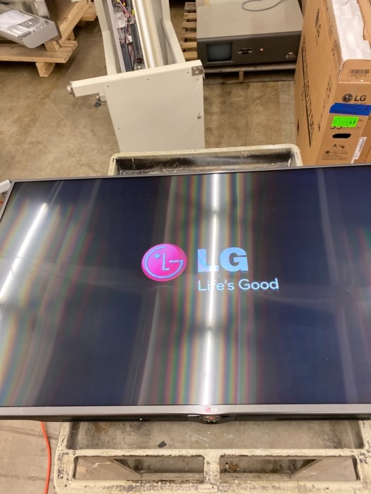 55 inch LG flatscreen TV for sale