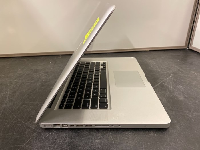 Apple MacBook Laptop Computer for sale