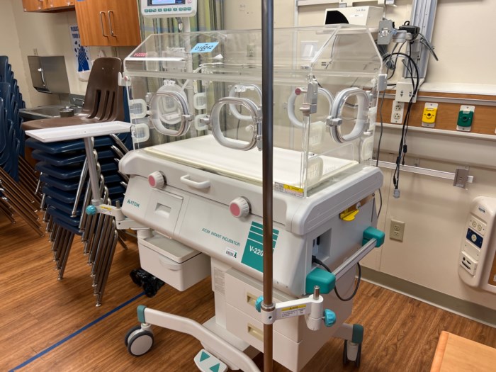 Atom V2200 Infant Incubator for sale