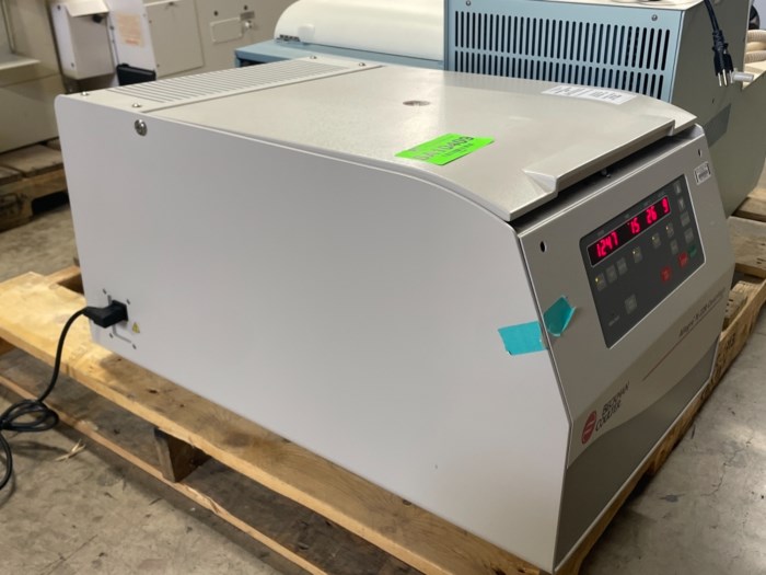 Beckman Coulter Allegra X22R Tabletop Centrifuge for sale