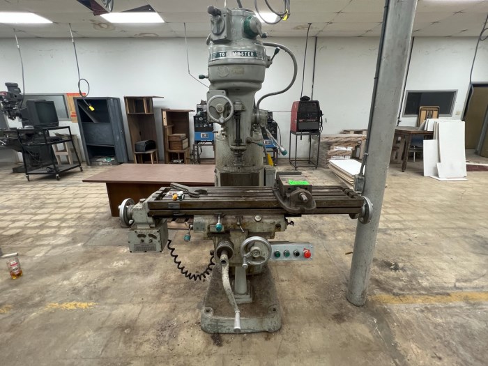 Cincinnati Toolmaster Industrial Horizontal Milling Machine for sale