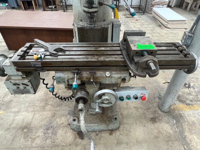 Cincinnati Toolmaster Industrial Horizontal Milling Machine for sale