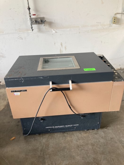 Controlled Environment Series 25 Incubator Shaker for sale