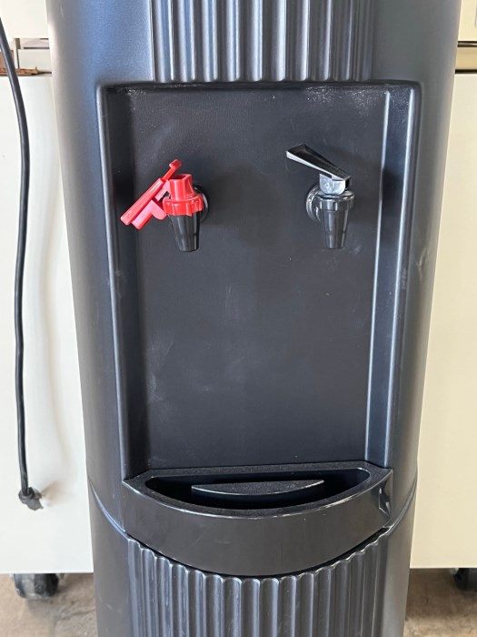 Crystal Mountain Model GLSD2KHK1AC Water Cooler w/ (4) Bottle Holders