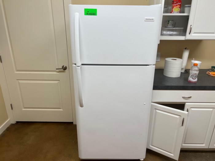 Frigidaire fftr1814twb 18 cu ft top freezer refrigerator for sale