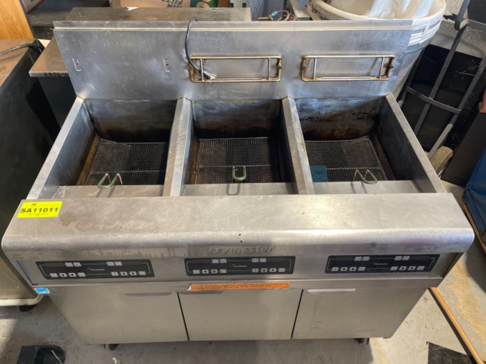 Frymaster Model FPPH3555se Three Compartment Industrial Fryer for sale