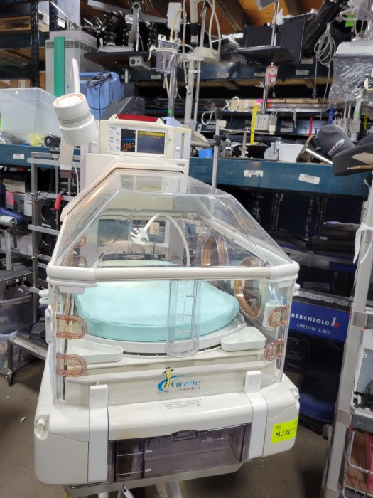 GE GIRAFFE OMNIBED INFANT INCUBATOR for sale