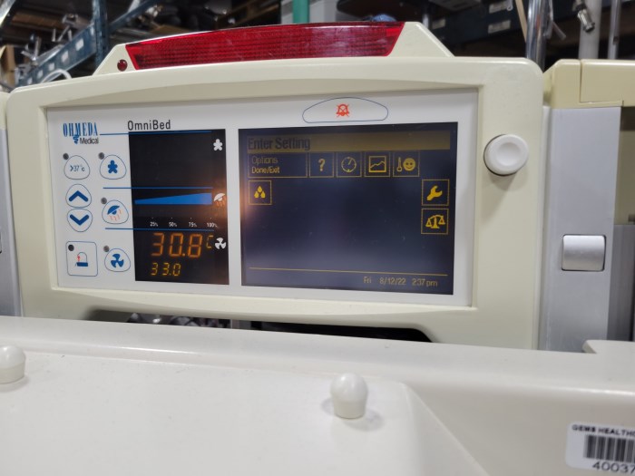 GE GIRAFFE OMNIBED INFANT INCUBATOR for sale