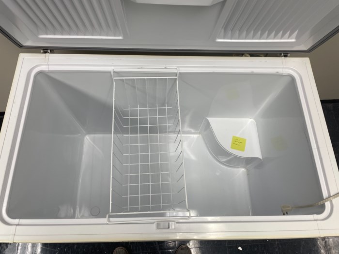 GE Model CB15DN Chest Freezer (B3.30261) for sale
