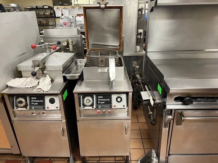 Henny Penny 600 Pressure Fryer (Single Compartment) for sale