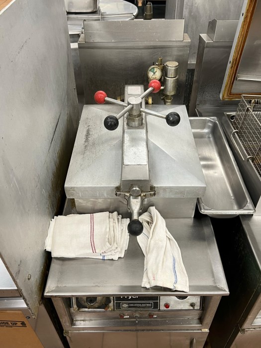 Henny Penny 600 Pressure Fryer (Single Compartment) for sale