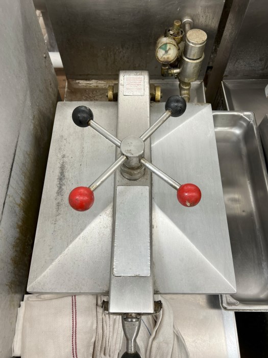 Henny Penny 600 Pressure Fryer (Single Compartment) for sale