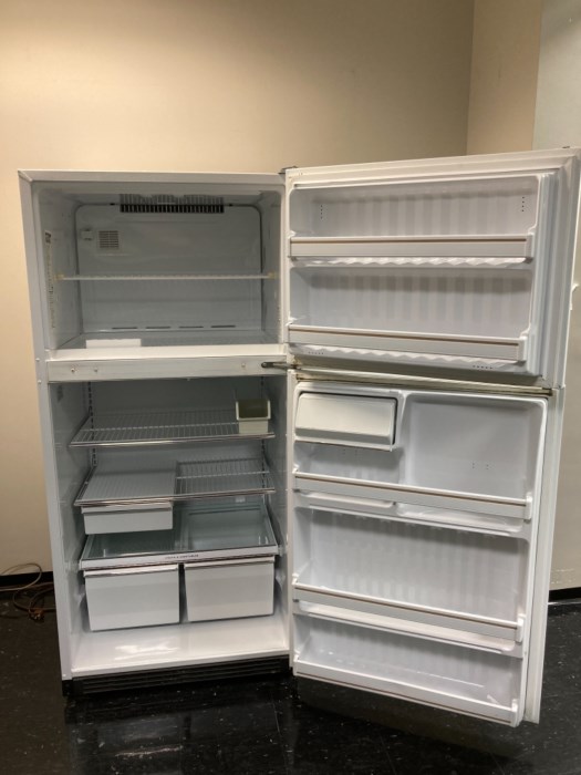 HotPoint Refrigerator (B3.2.050) for sale