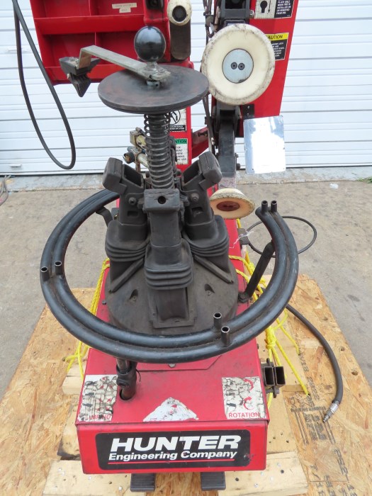 Hunter TC3250 Rim Clamp Wheel Tire Machine Changer for sale