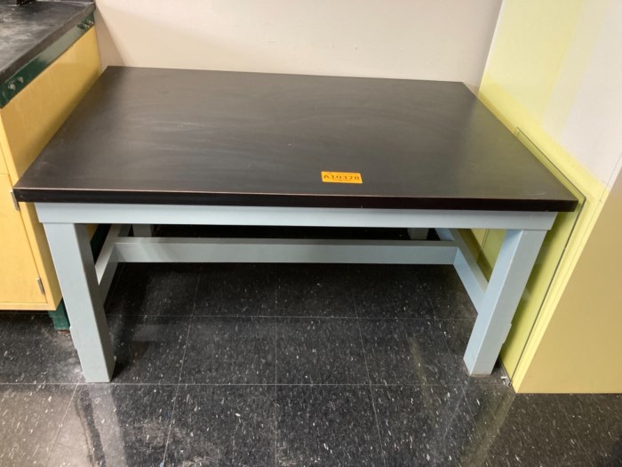 Lab Table (B3.2.036) for sale