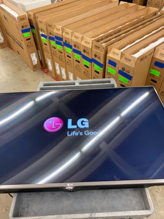 LG 55 inch flatscreen TV for sale