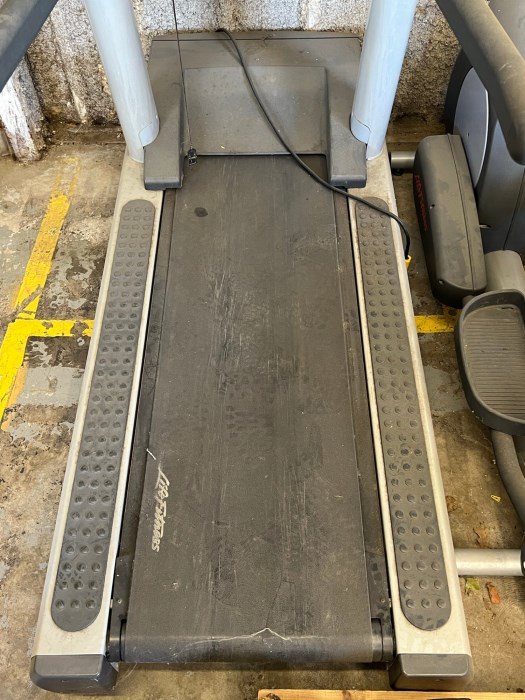 LifeFitness w/ Flexdeck Shock Absorption System Treadmill for sale