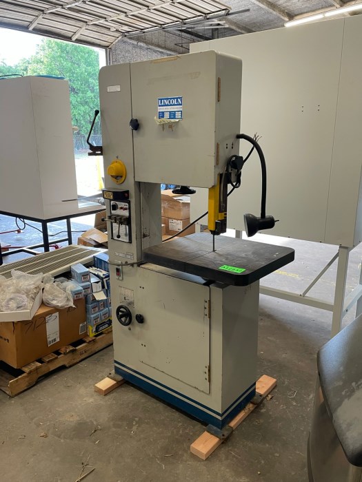 Lincoln Model RF66kB45 Vertical Metal Cutting Band Saw for sale