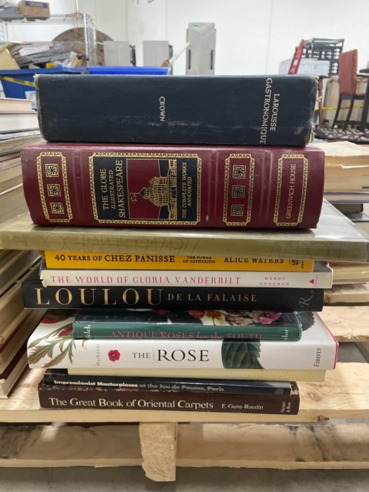 Lot of (1) Pallet of Assorted Books for sale