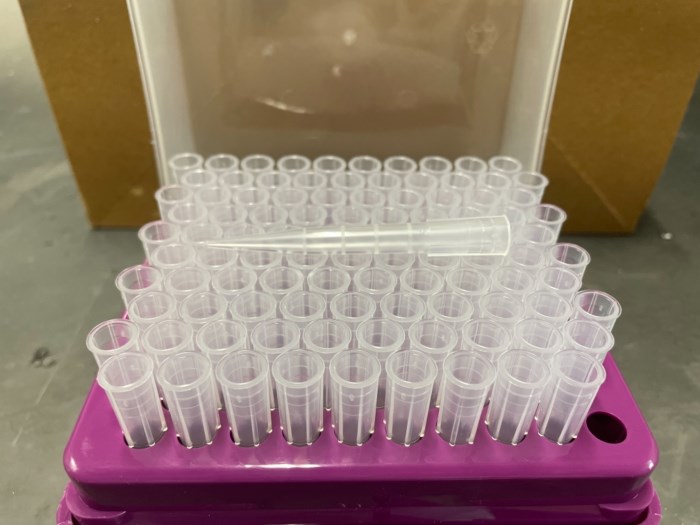 Lot of (10) Boxes of VWR Pipet Tips with Graduations at 250,500,750,1000uL (B3.2.048) for sale