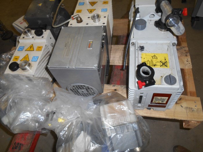 Lot of 3 vacuum pumps Edwards 28 , Agilent HS 602 Varian DS 302 for sale