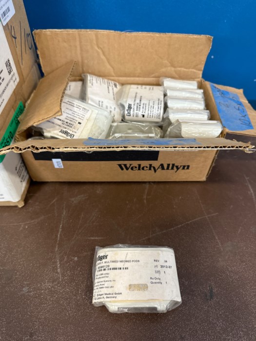 Lot of 8 Truzone Peak Flow Meter (Boxes of 10 units) + Box of Drager