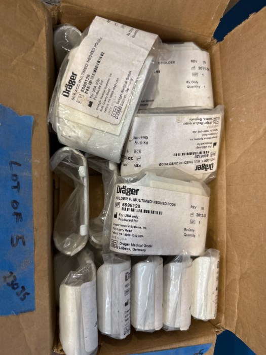 Lot of 8 Truzone Peak Flow Meter (Boxes of 10 units) + Box of Drager