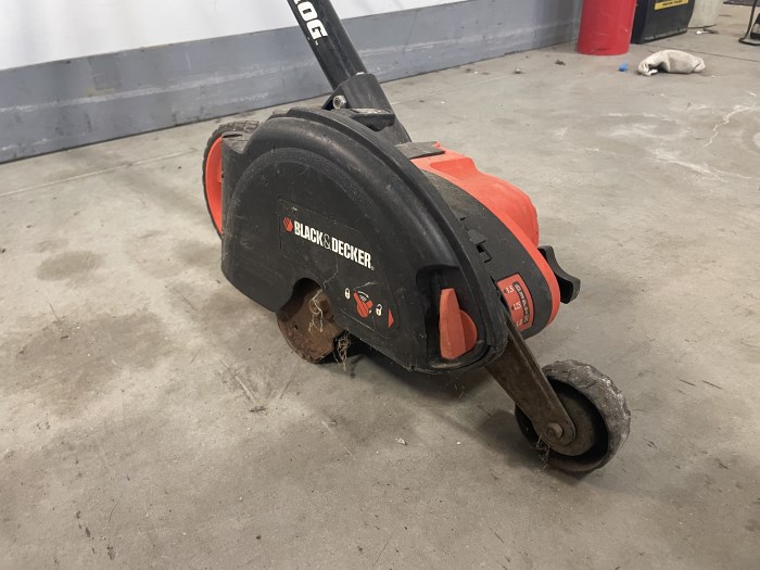 Lot of Assorted Electric and Battery Powered Garden Tools - Condition