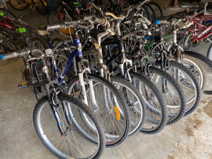 Lot of estimated (8) road / off road bicycles bikes for sale