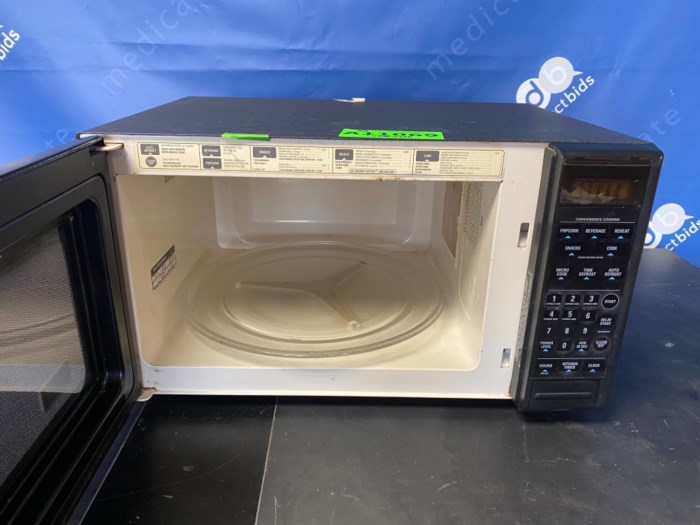 GE Turntable Microwave Oven (B33.052) for sale
