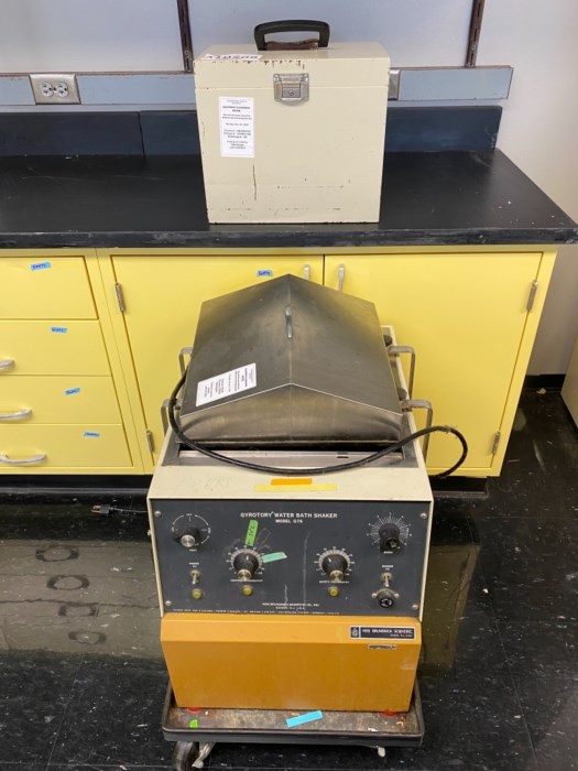 Lot of Miscellaneous Laboratory Equipment (B33.040) for sale