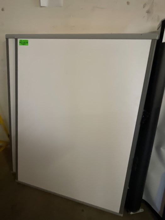 Lot of Smart Board Electronic Whiteboards & Pulldown Projector Screens