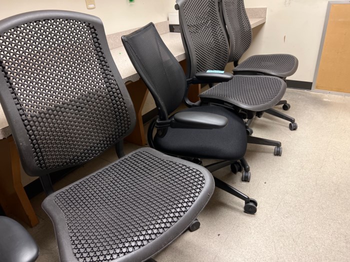Lott of (5) high end office chairs, Herman Miller and more for sale