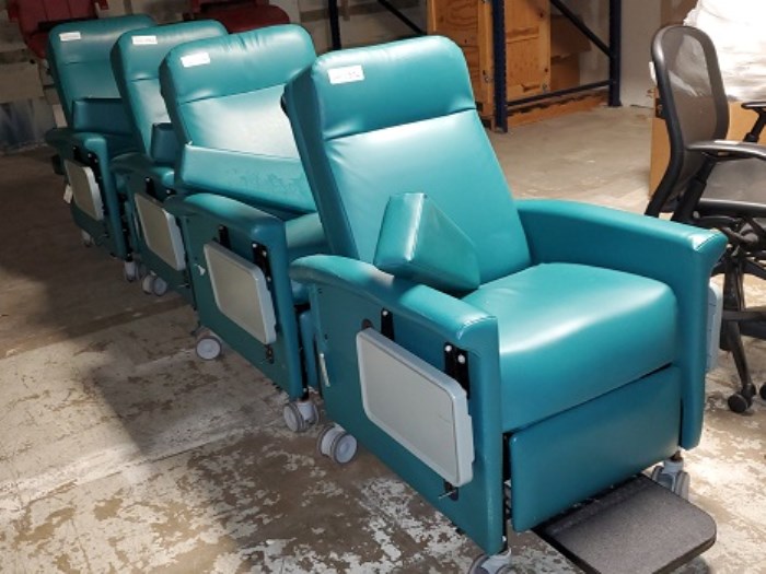 MEDWHEELS Dialysis Recliner Chairs (4) for sale