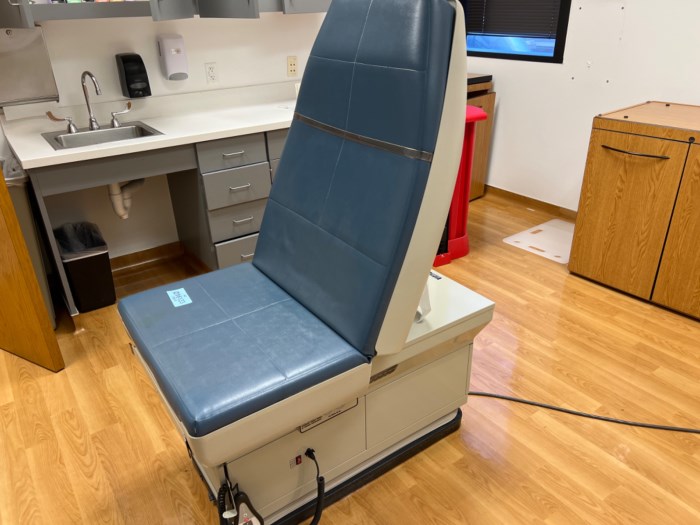 Midmark 405 Exam Table NC3.402 for sale