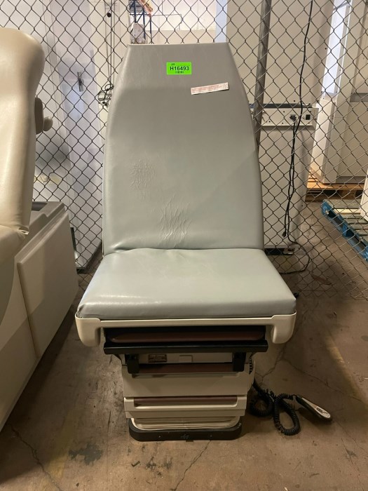 Midmark Exam Table Model 405016 for sale