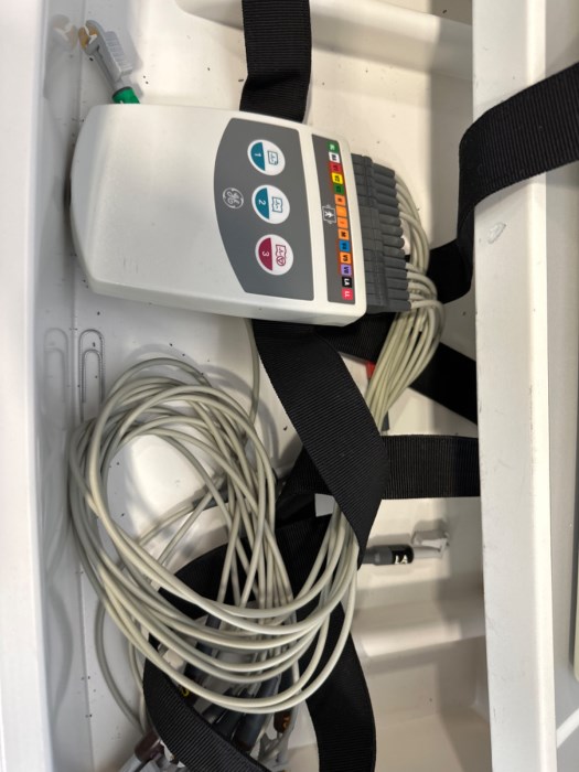 Mobile Diagnostic Station w/ a brand for the cart Hard drive removed