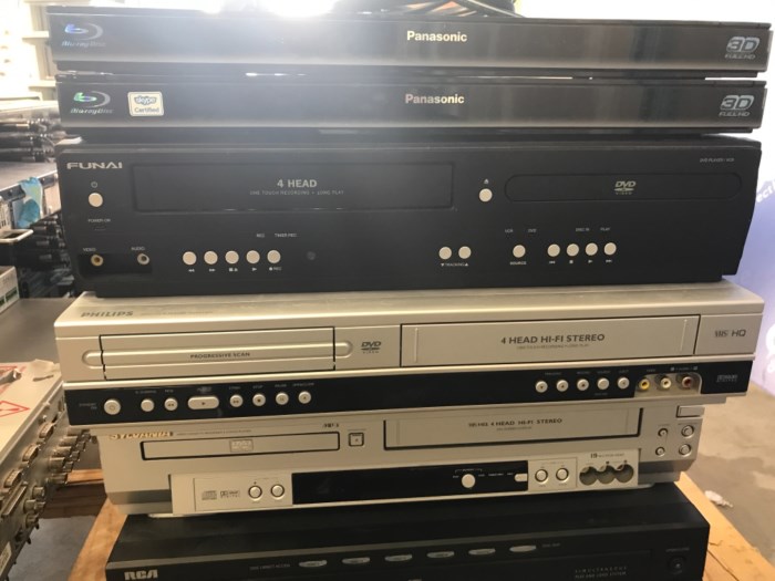 Pallet of Electronic Servers w/DVD/Cassette Players for sale