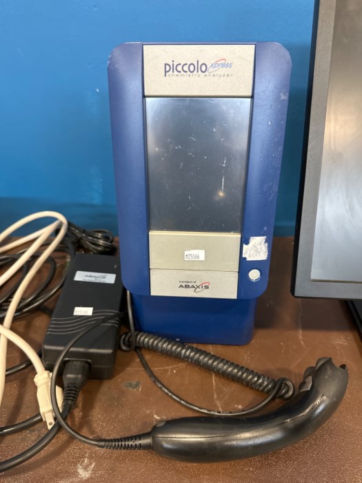 Piccolo Xpress Chemistry Analyzer + HOLIGIC TLi + DYMO + Be confident