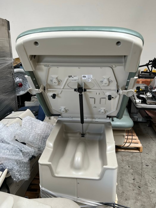 Midmark Ritter Model 222016 Examination Table for sale