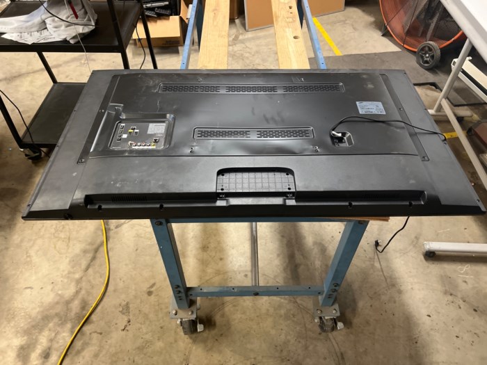 Samsung Model UN60J6200AF TV for sale