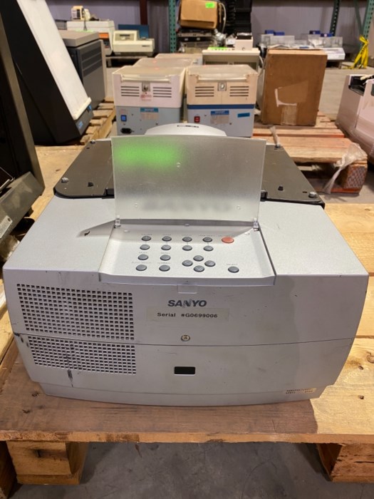 sanyo 5000 lumen projector sanyo 5000 lumen projector