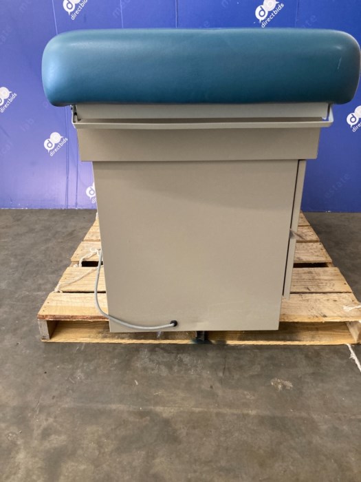 UMF Exam Table Model 5140 for sale